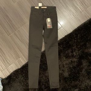 Levi’s women jean size 24